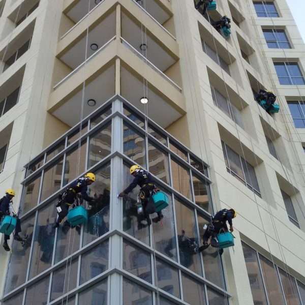 Facade Cleaning Services: A Small Investment for a Big Payoff